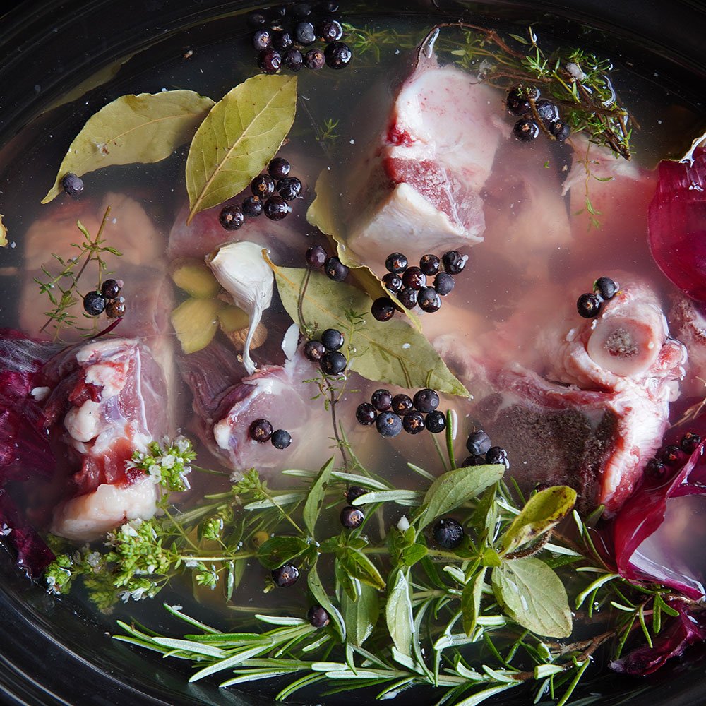 Knochensuppe oder Knochenbruehe