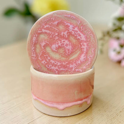 Handgemachte französische Butterdose – Meeresglasur, Amazing roze, Leinenweiß