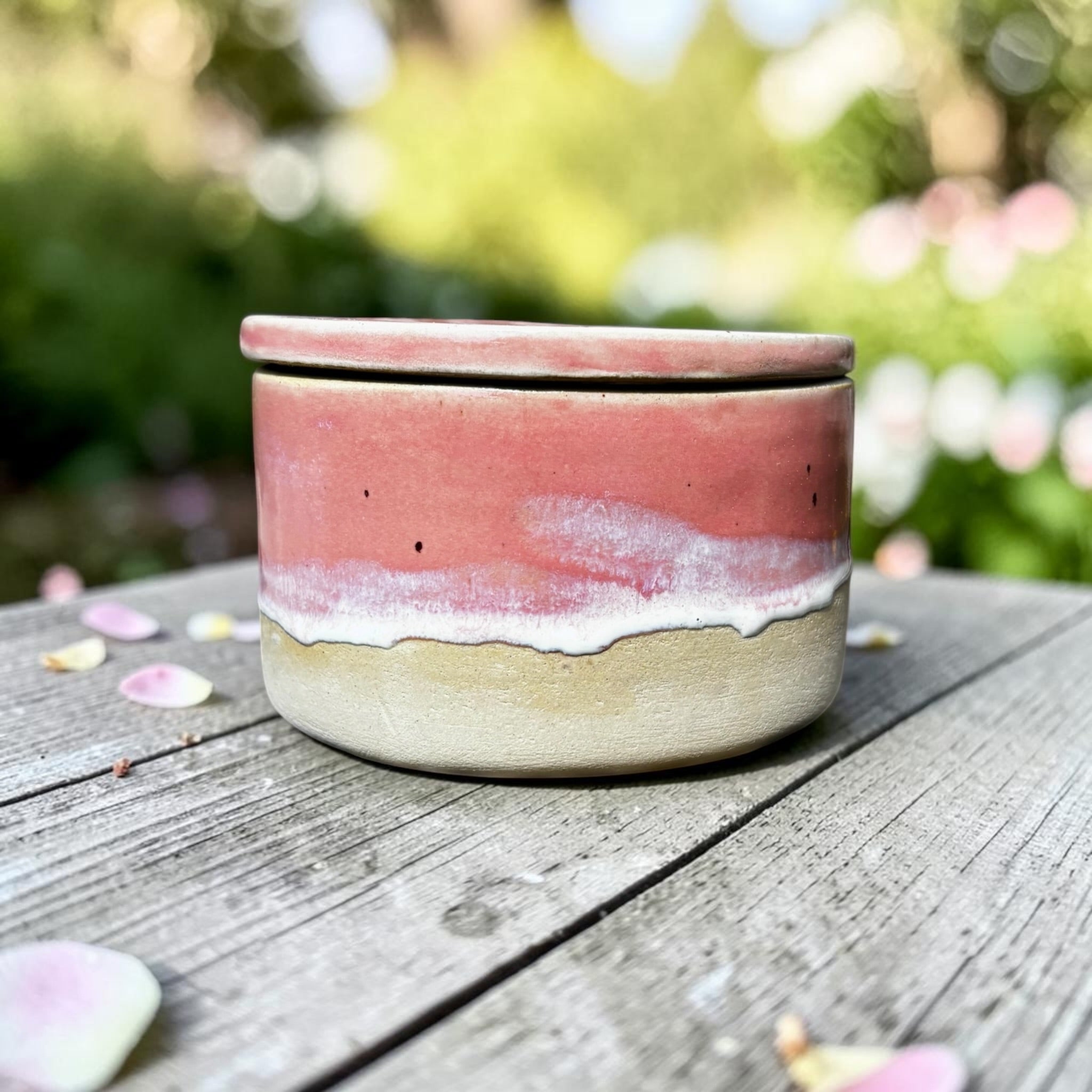 Handgemachte französische Butterdose – Meeresglasur, Amazing roze, Leinenweiß