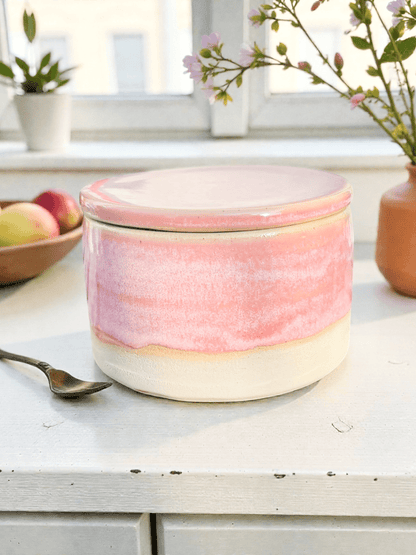 Handgemachte französische Butterdose – Meeresglasur, Amazing roze, Leinenweiß