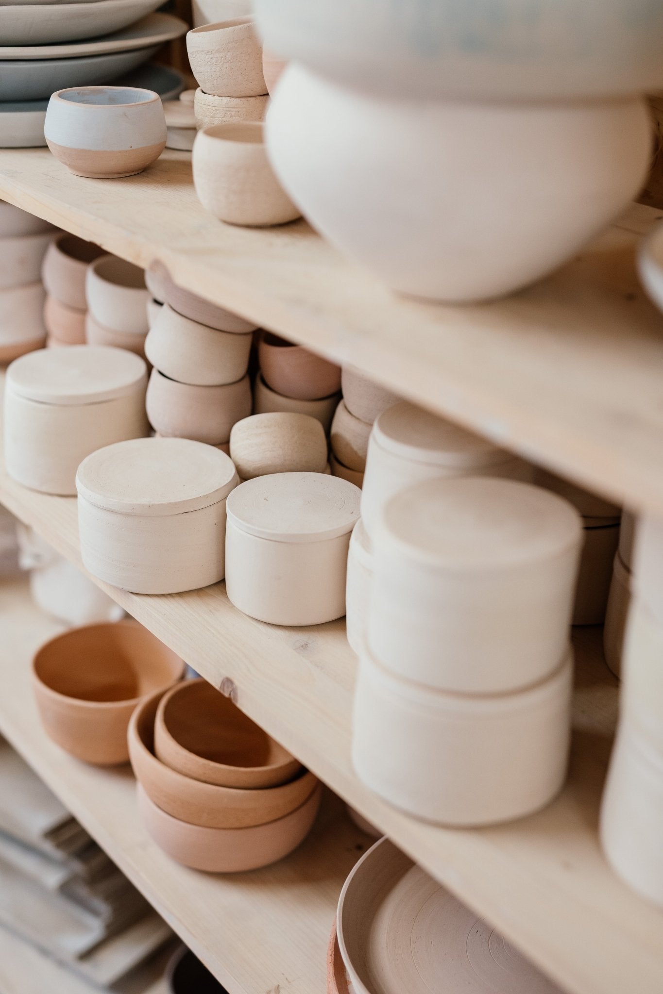 Handgemachte französische Butterdose – Meeresglasur, Amazing roze, Leinenweiß